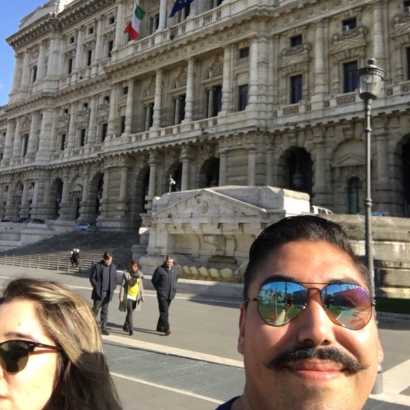 Meet your Posher, Guillermo - Picture 1 of 1